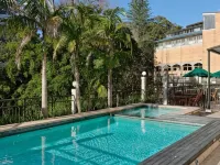 Parkside Hotel & Apartments - parking