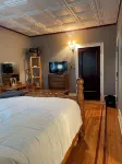 Jenny’s Suites, historic house in Welland, 20 minutes from Niagara Falls. - Wifi
