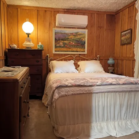 Cozy 2bedroom mountain cabin on 18 acres near the Appalachian Trail