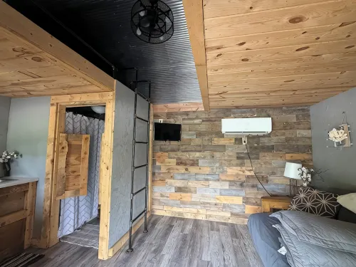 Cottonwood Cabin - Cozy Retreat w/ Fire Pit & 150 Acres