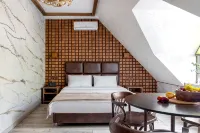 Hotel Red Wood