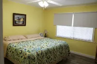 4 BR House in Horseshoe Beach: Your Fishing & Scalloping Adventure Starts Here - 3-Star