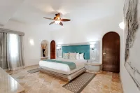 Crown Villa - Luxury Beachfront 8 bedroom property