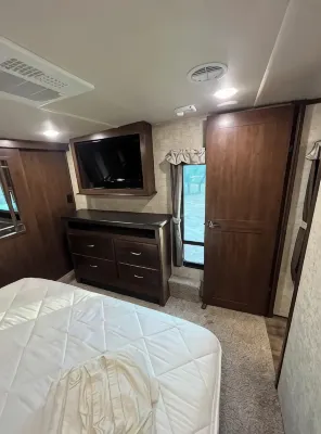 Cozy 2 bedroom RV with pool