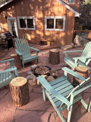 Modern Mountain Cabin with Treehouse & New Hot Tub under the Stars Near Rmnp