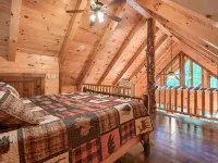 Honey Bear Cabin at Trickle Creek Hôtels à : Marion Township