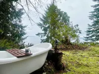 "Old Pine" Rustic Waterfront Cabin w/ Outdoor Tub #CabinVibes - balcony