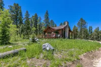 Cozy Mountain Cabin 1 Hour from Denver Backs up to National Forest EV Charging!
