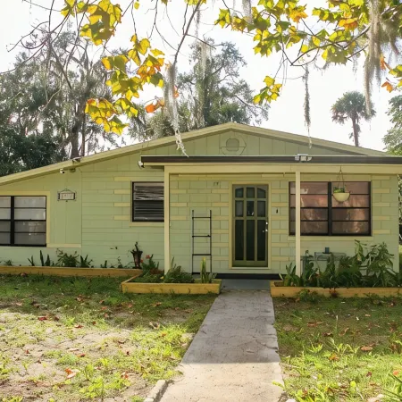 Fenced yard lots of Parking for trailer close to beach 4 bedrooms Edgewater