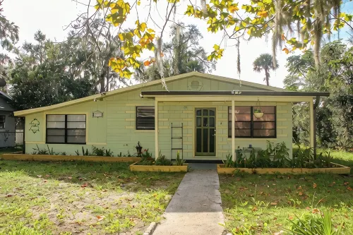 Fenced yard lots of Parking for trailer close to beach 4 bedrooms Edgewater