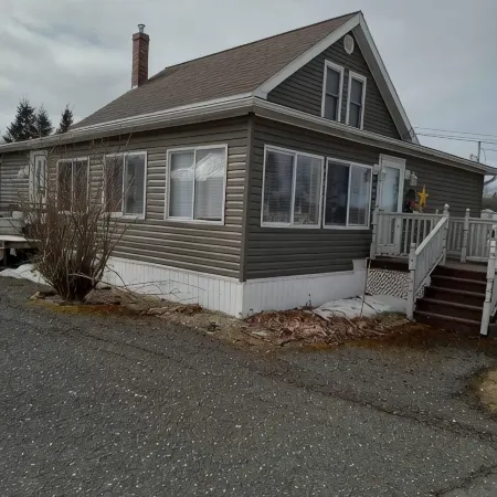 Charming 3-bedroom house with WiFi and AC in serene Sinclair