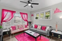 Barbie's Dreamhouse - Sleeps 6 Near Botanical Gardens & Tower Grove Park - Condos