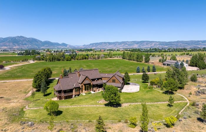 Rustic 8B Estate on 40 Acres – 9,900Sqft Estate on Private Ranch with 2 Hot Tubs
