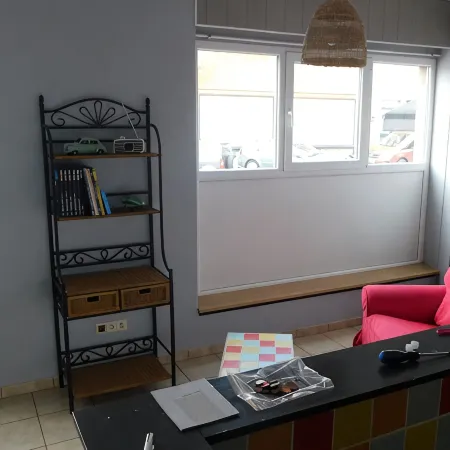 Studio near station and shops, for single person or couple