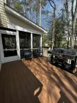 Charming 3-bedroom house with Screened deck, Community Bay/Pool Access and more!