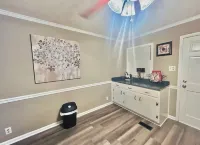 Madison home - Homestays