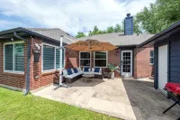 Spacious 4 bed room House Charming Pearland Retreat • Family Friendly - 3-Star