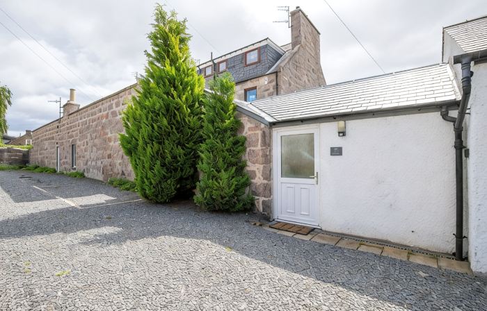A charming cottage in the heart of Ballater, with a beautiful & modern interior