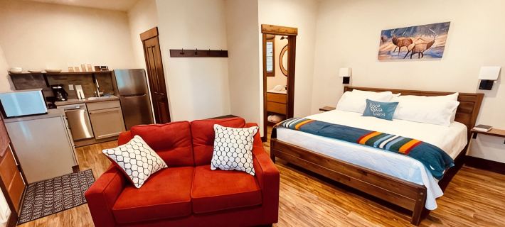 The Swan at Elk Ridge Village cabin 201A with views of Flathead Lake. Hotels in Lakeside