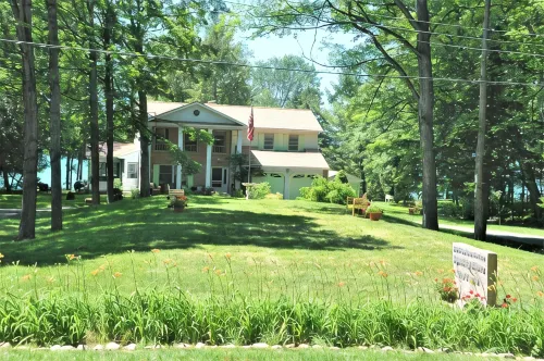 Sunsets,140' on Torch Lk,Lg Dock,Hot Tub,Tennis/Pickle Crt,Kayaks,Play/swing set - 4 stjerner