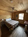 Cozy Cabin on the edge of town only 1/2 mile from Current River ! - Chalets