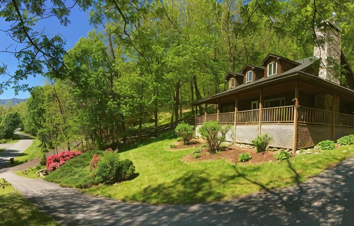 Casual comfort between Boone & Sugar. A retreat w/ soul, High Country centered.