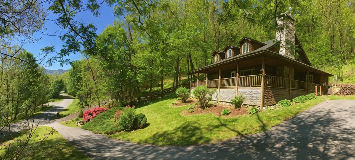 Casual comfort between Boone & Sugar. A retreat w/ soul, High Country centered. Hotels in Avery County