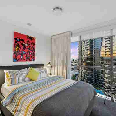View from the Top ~ 2Bed, 2Bath, 2Parking, Balcony Rooms