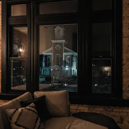 Luxury Suite ~ Above Starbucks ~ Main St View