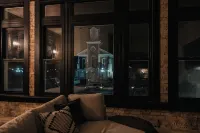 Luxury Suite ~ Above Starbucks ~ Main St View - Boutique