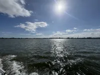 Spacious home directly on Lake Grassy canal. Boat house, hot tub & pool table - 2 stjerner
