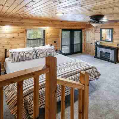 Gatlinburg Private Mountain View Cabin in Resort offering Golf, Pool, Pickleball Rooms