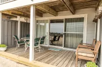 Unique Direct Oceanfront w/a Private Beach - 부티크