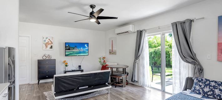 SPACIOUS STUDIO, WASHER/DRYER, BACK YARD, BBQ Hotels in Delray Beach