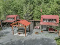 Tiny Cabin B, Steps from Mt. Rainier Nat Park W/ firepit close to river & trails - Alppimaja