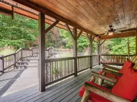 Dancing Falls Lodge: Overlooks Dirty Dancing Scene: Stream/Pond/Fire Pit/Hot Tub - シャレー