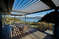 Akaroa Holiday Home.  Spacious, sunny, harbour views and close to town. Sleeps 8 - 무료 와이파이