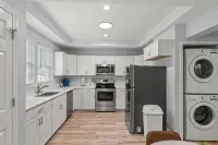 Stylish Downtown Gastonia Stay – 2BR/2BA w/ King + Queen - Homestays