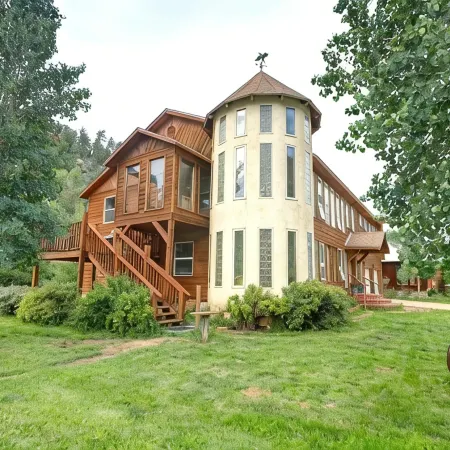 Cozy & Spacious 6 Bedroom house with a GAMEROOM