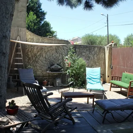 18 Century Provencal Mas With Swimming Pool Отели в г. Нов