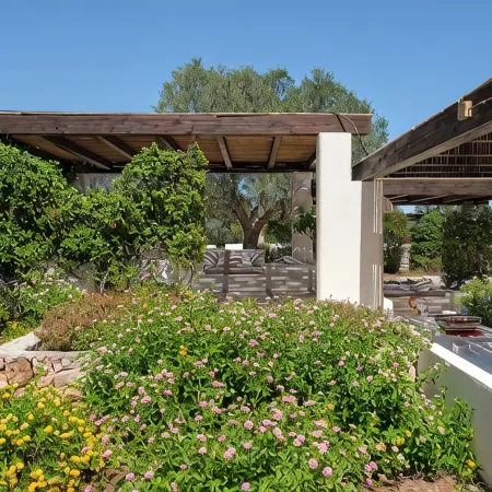 Luxury family villa to relax in with large pool