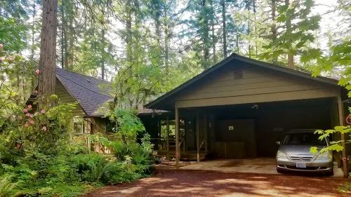 Belknap House on the McKenzie River - 4-Star