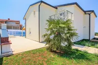 Exclusive  Star Villa with Pool Near Umag - WiFi