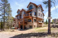 Super Ski Pad - True Ski-in/Ski-Out Retreat. Private Hot Tub. Walk to Adventure - อ่างจากุชชี่