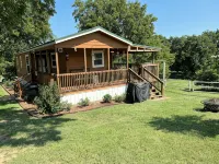 Ben Ranch Cabin # 2 located in a century old Pecan Orchard. 2 Bedroom plus couch - Chalets
