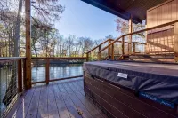All is Found Riverfront Cabin with Sauna - Gym