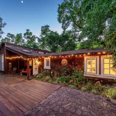 Lrg Wine Country Estate on creek w Pool/Spa sleeps 8