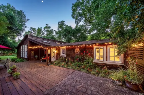 Lrg Wine Country Estate on creek w Pool/Spa sleeps 8 - Villas