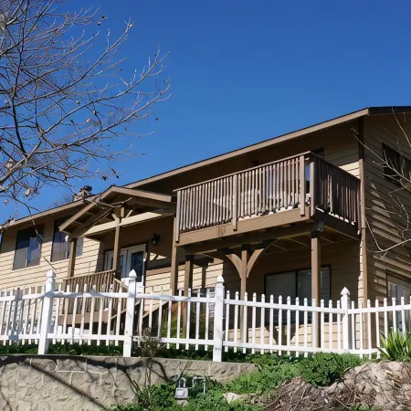 Just Blocks To Downtown & A Short Drive To Breathtaking Wineries!