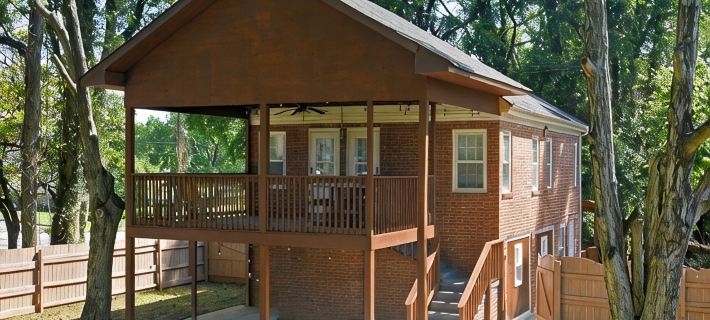 Downtown Gem 2 Br w Spacious Yard Hotels in Florence